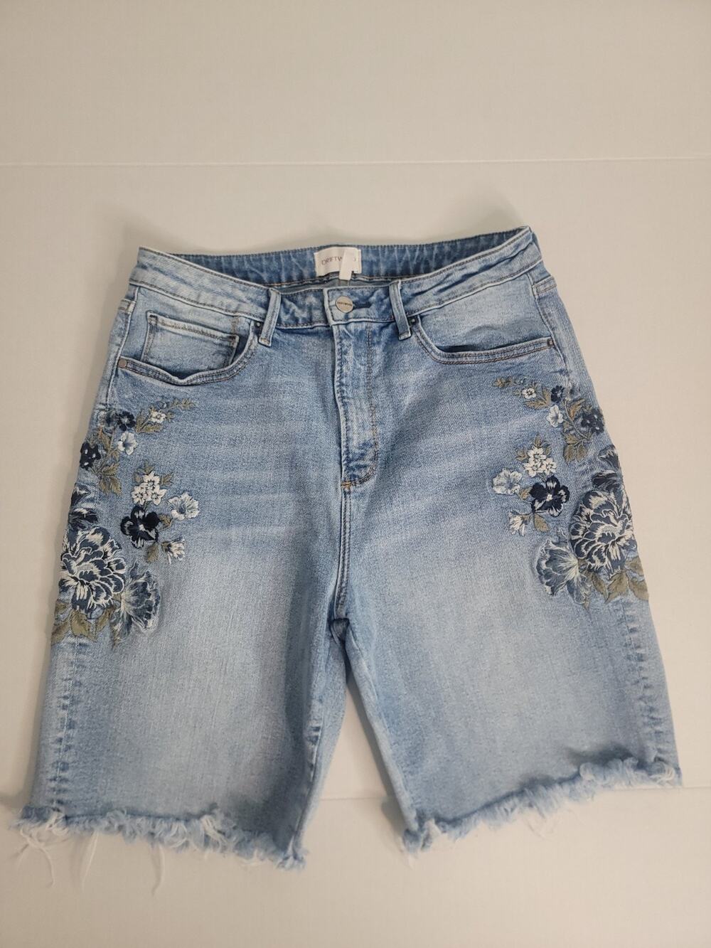 DRIFTWOOD Bermuda Shorts SZ 30 Floral Embroidered Raw Frayed Hem Denim Bohochic